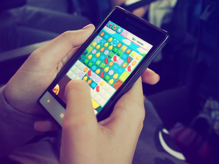 Flere og flere bruger mobilen til spil, men passer du godt på den? Flere og flere bruger mobilen til spil, men passer du godt på den?